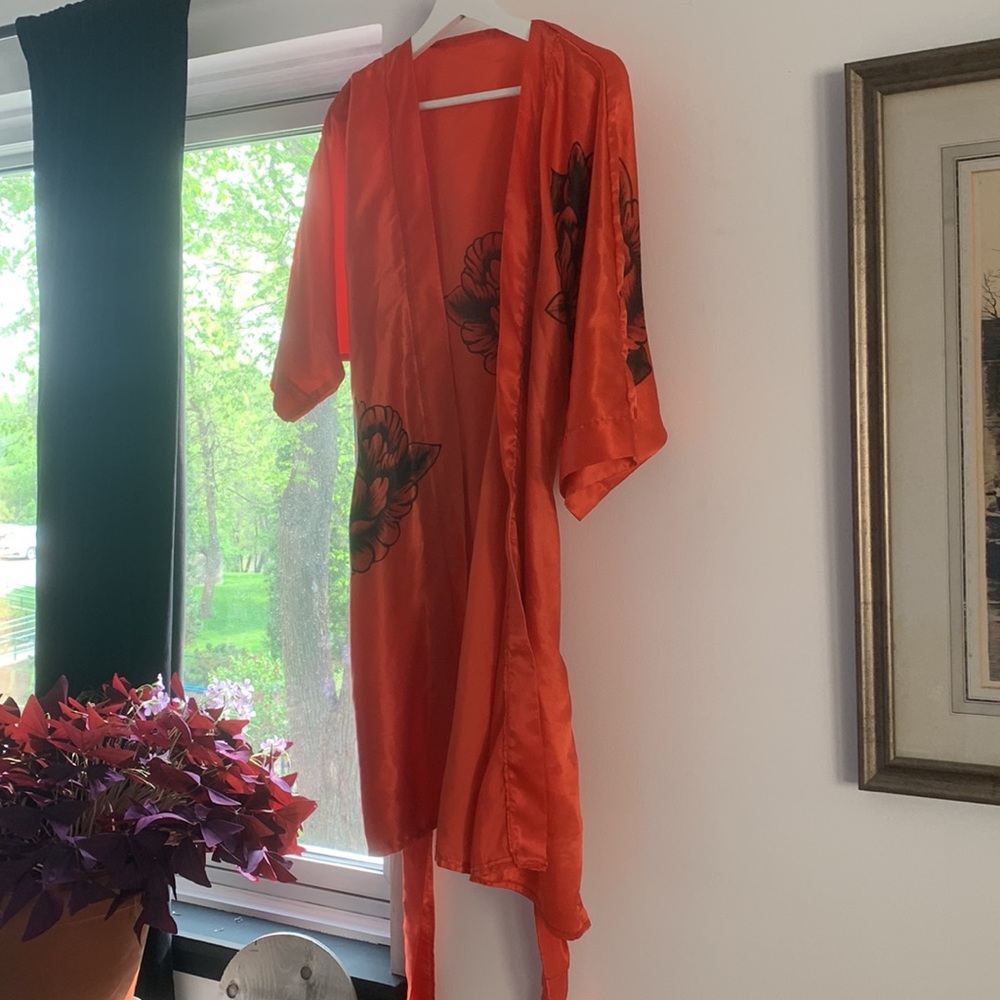 • Silk Morning Robe • - Picture 4 of 7